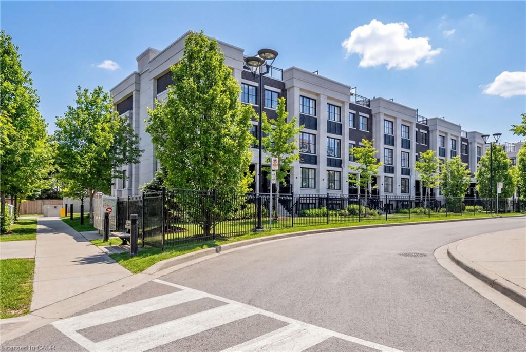 203-652 Cricklewood Drive