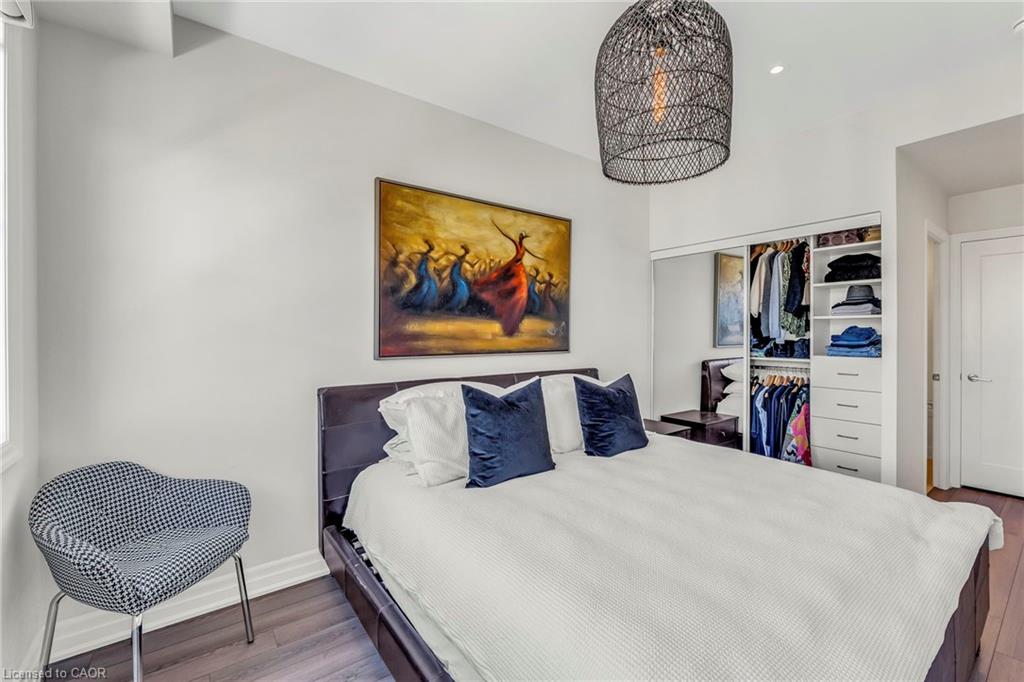 203-652 Cricklewood Drive