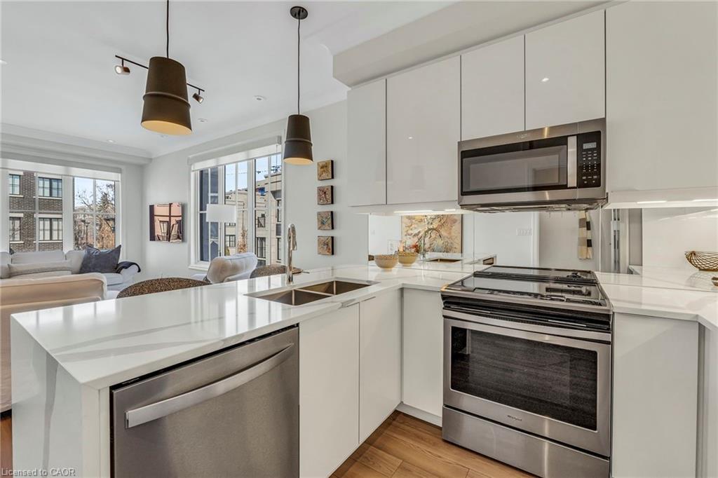 203-652 Cricklewood Drive