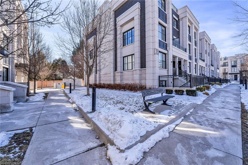 203-652 Cricklewood Drive