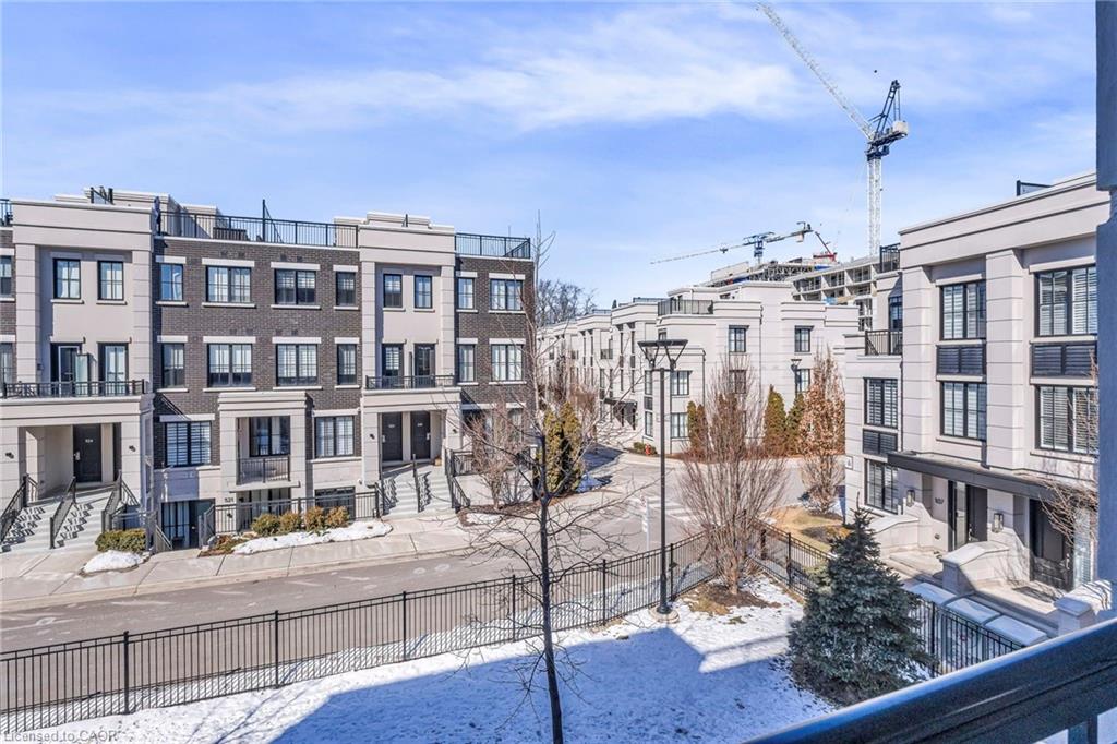 203-652 Cricklewood Drive