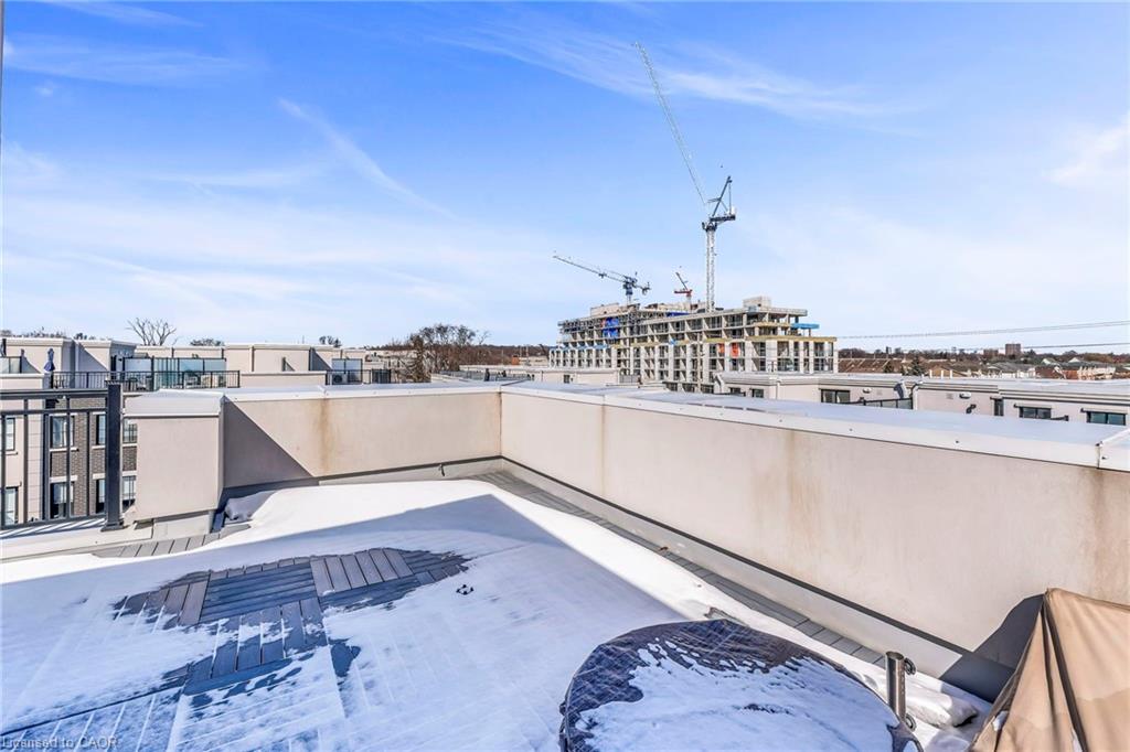 203-652 Cricklewood Drive