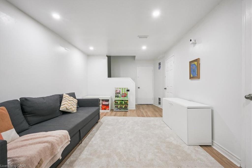 17-1230 Gripsholm Road Unit: 17