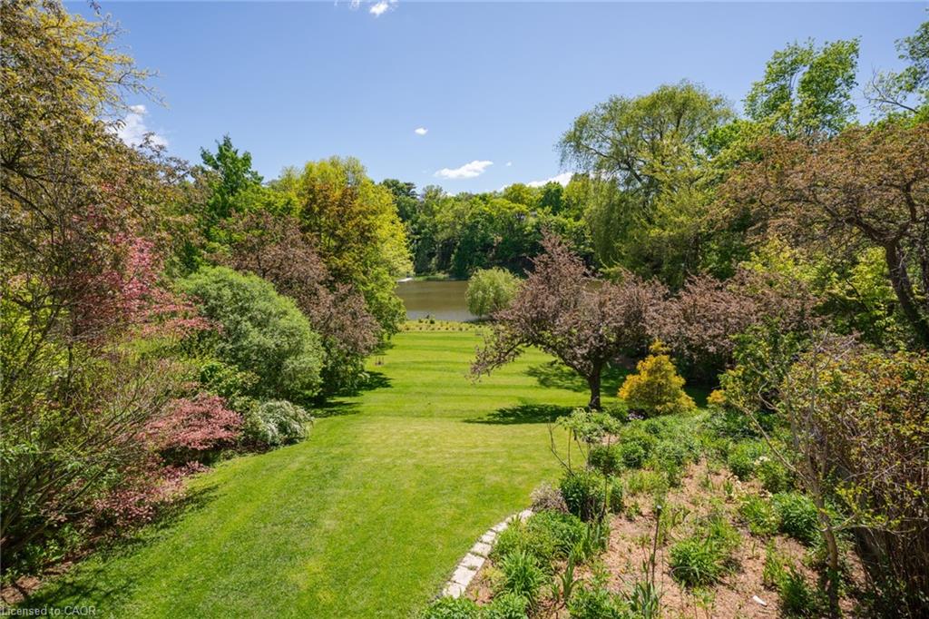 1510 Pinetree Crescent