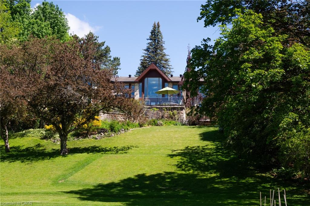 1510 Pinetree Crescent
