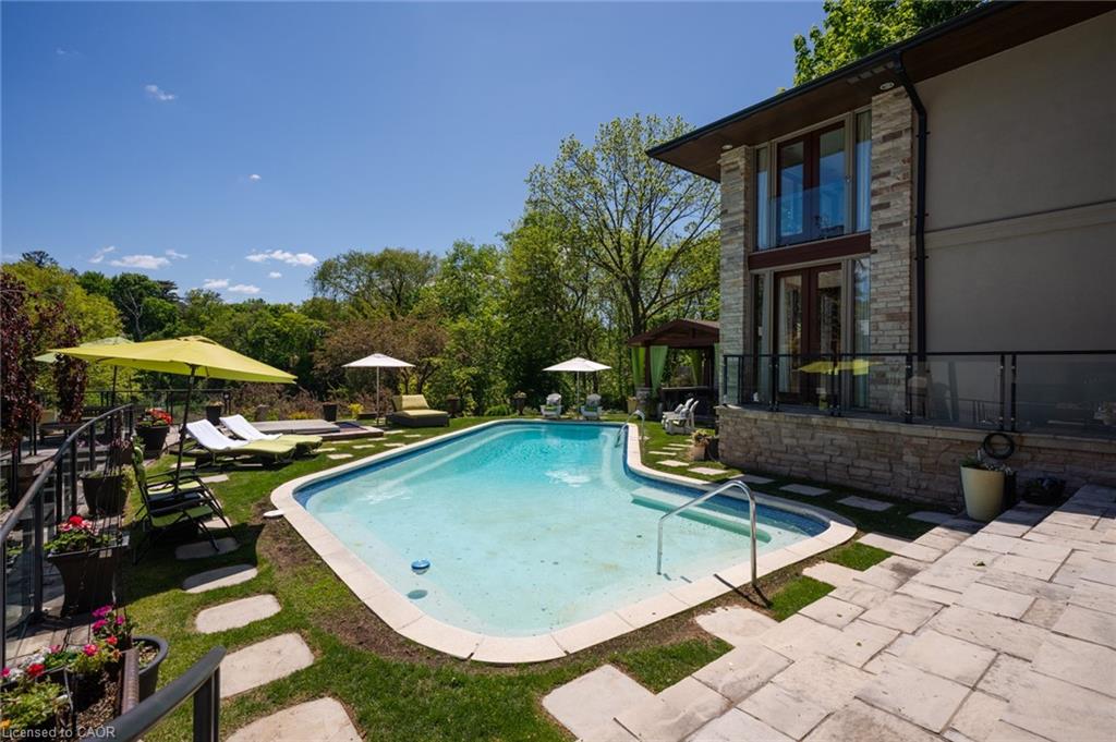 1510 Pinetree Crescent
