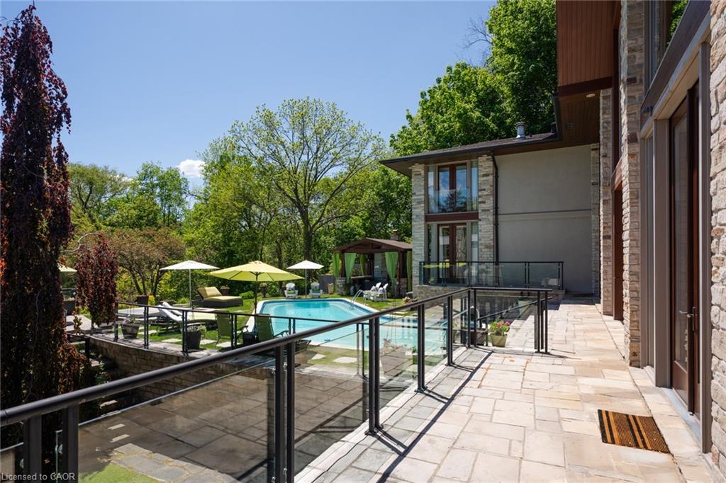 1510 Pinetree Crescent