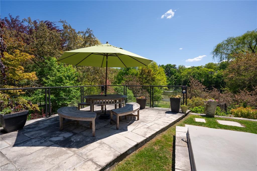 1510 Pinetree Crescent