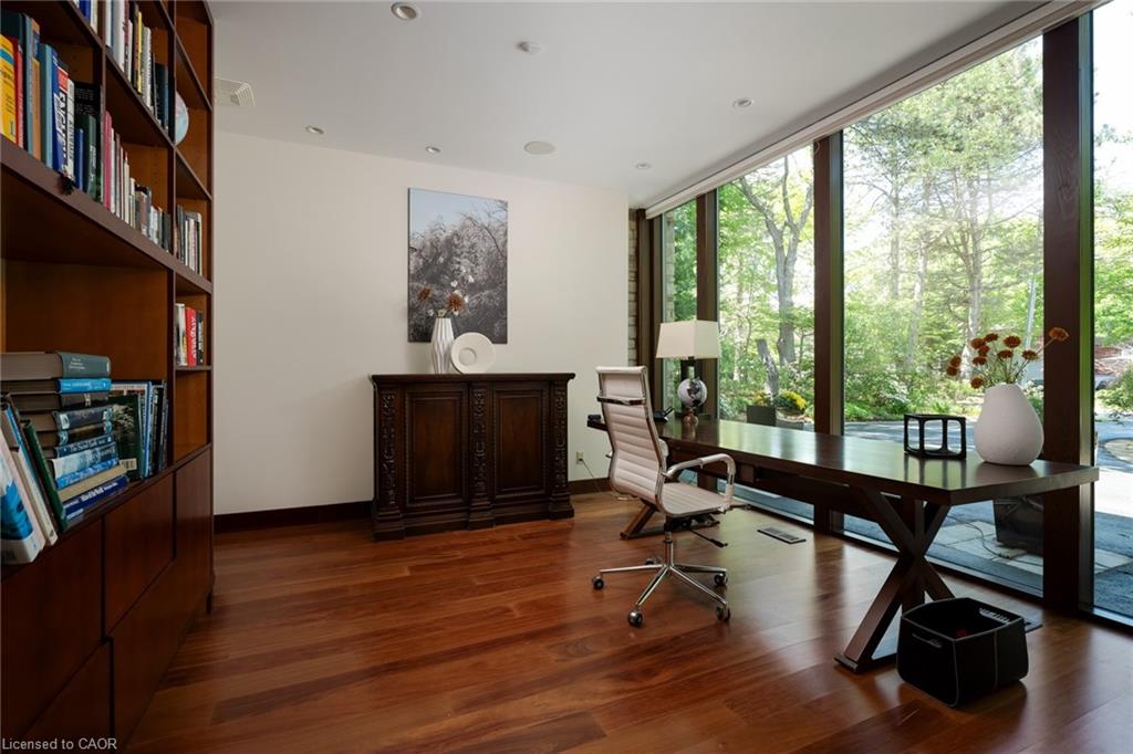1510 Pinetree Crescent