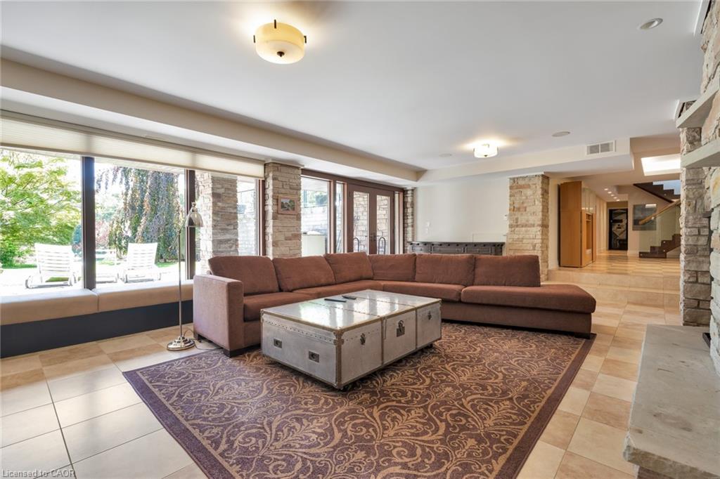 1510 Pinetree Crescent