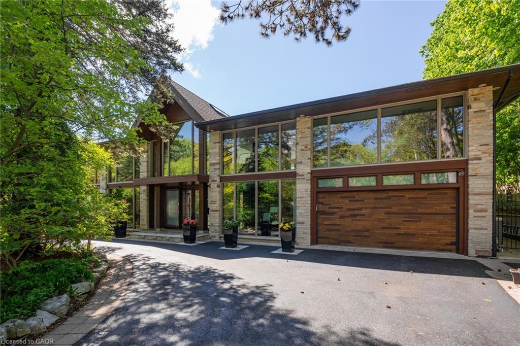 1510 Pinetree Crescent