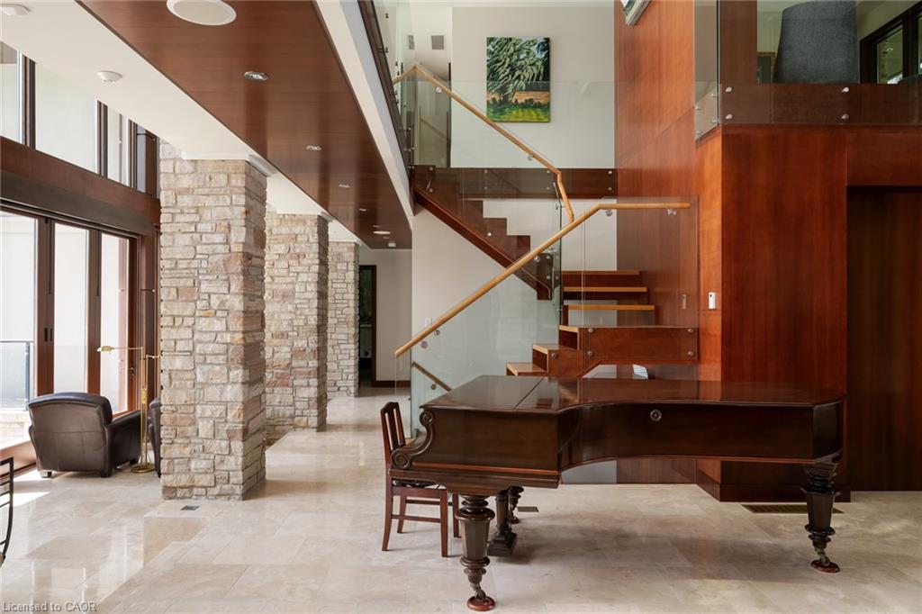 1510 Pinetree Crescent