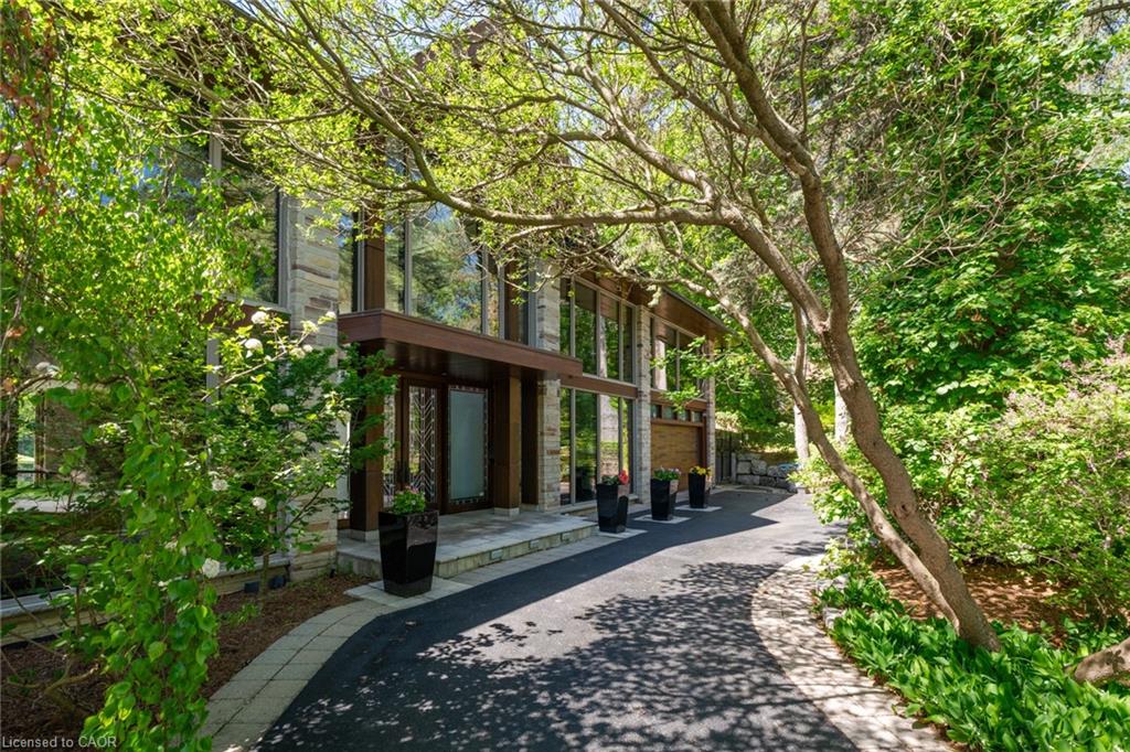 1510 Pinetree Crescent