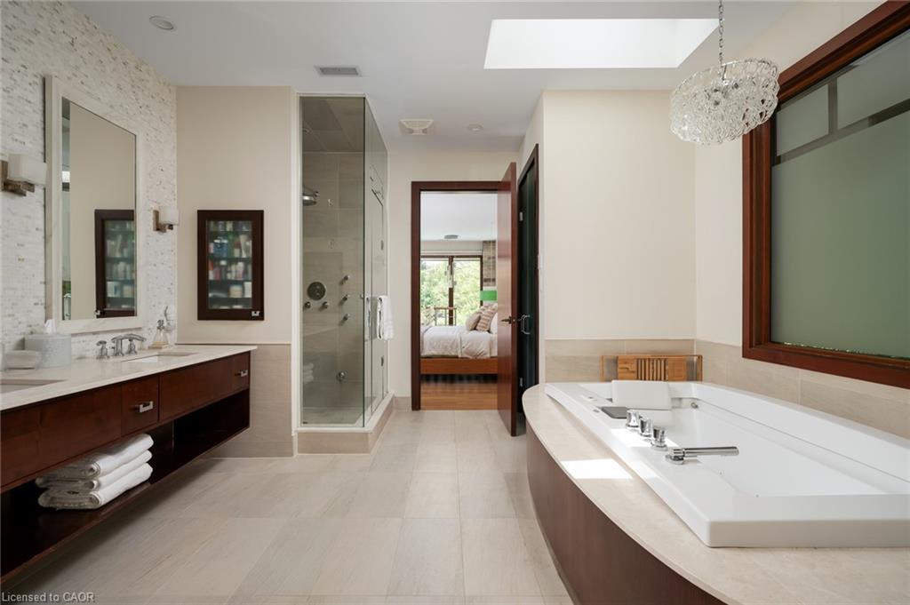 1510 Pinetree Crescent