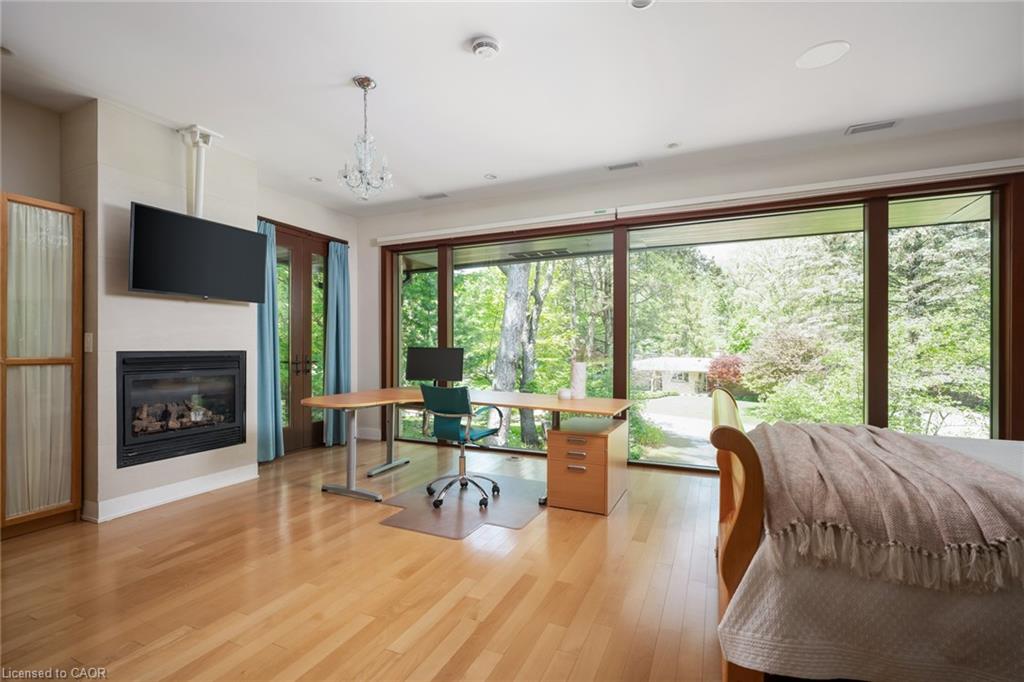 1510 Pinetree Crescent