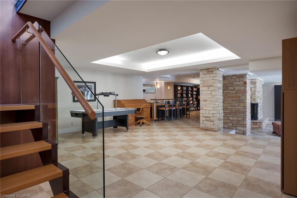 1510 Pinetree Crescent