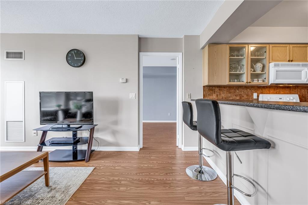 208-1140 Parkwest Place Unit: 208
