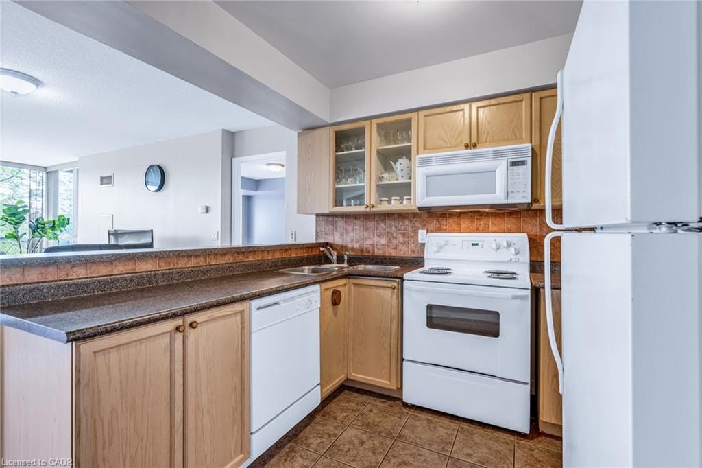 208-1140 Parkwest Place Unit: 208