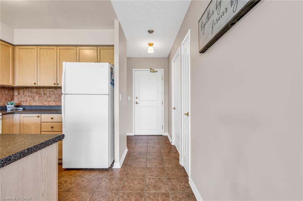 208-1140 Parkwest Place Unit: 208