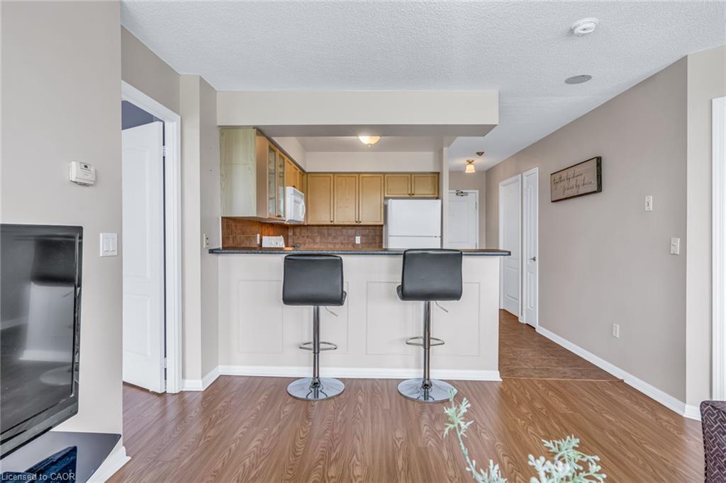 208-1140 Parkwest Place Unit: 208