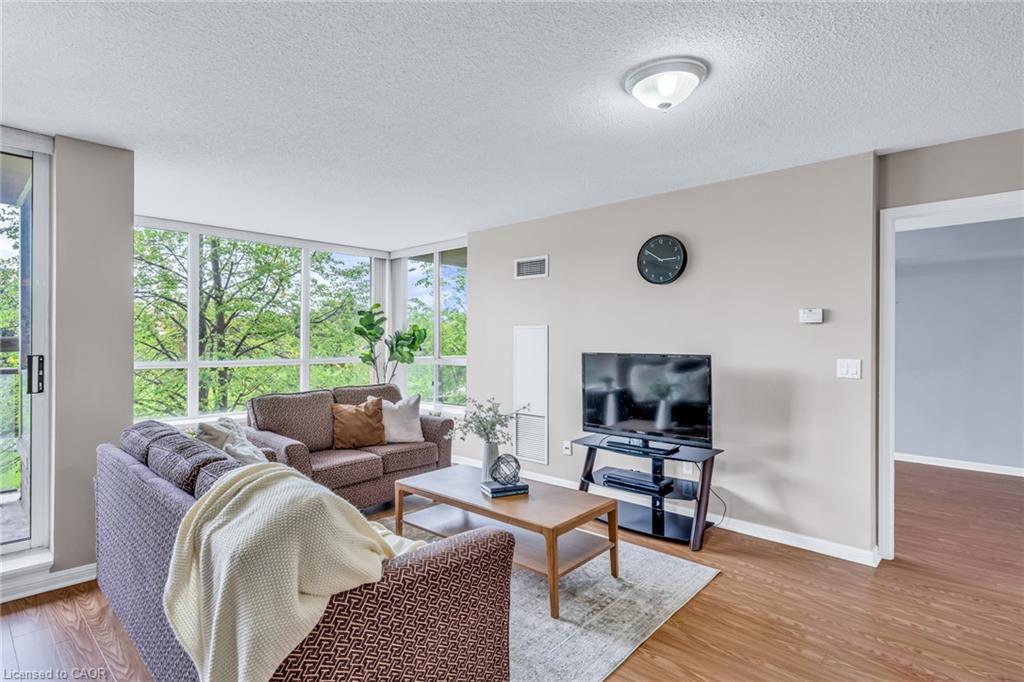 208-1140 Parkwest Place Unit: 208