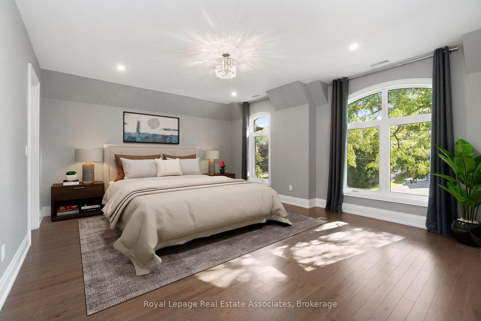 1285 Mineola Gardens