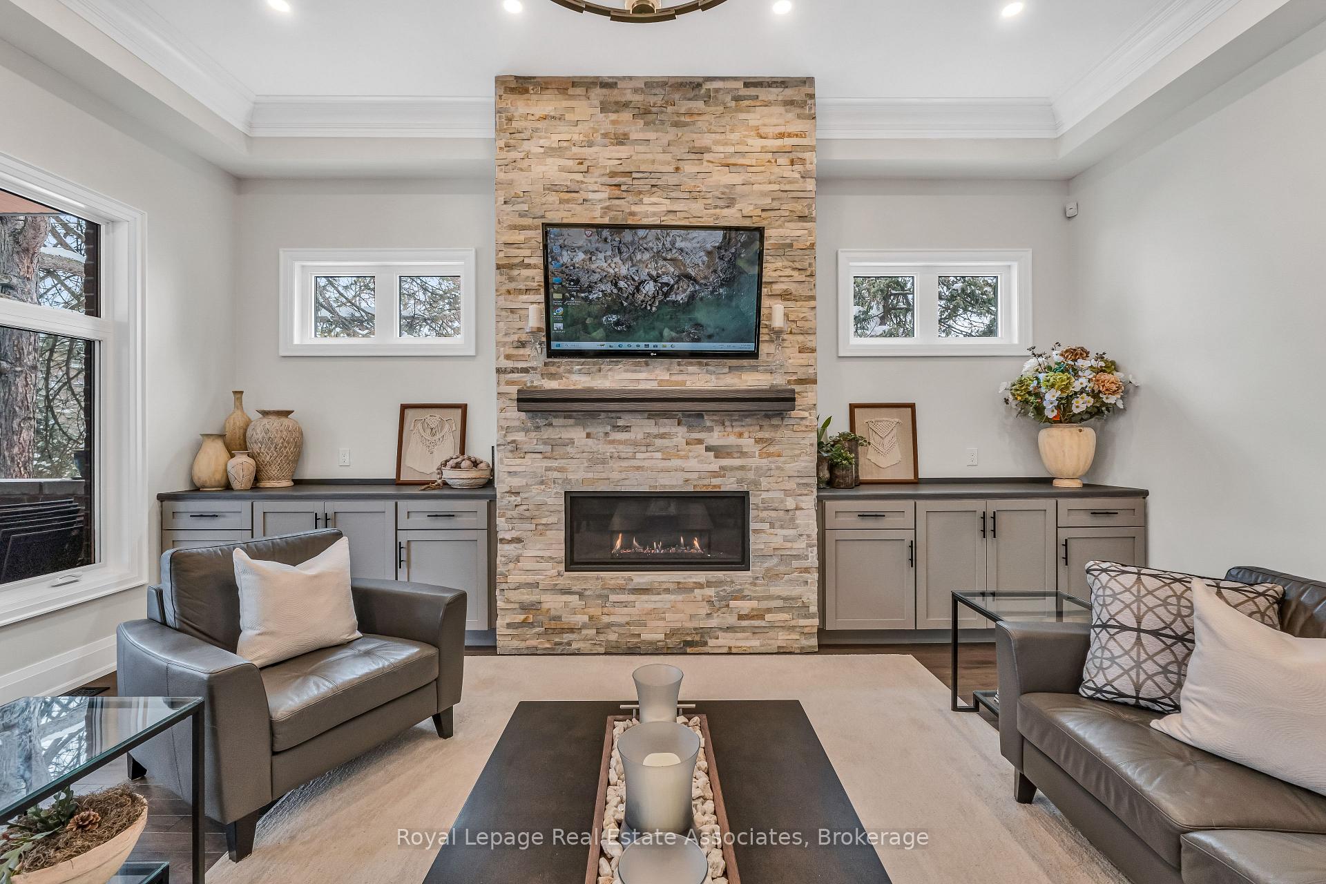 1285 Mineola Gardens