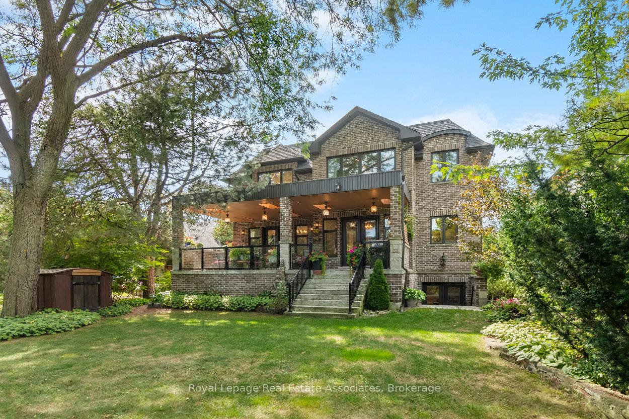 1285 Mineola Gardens