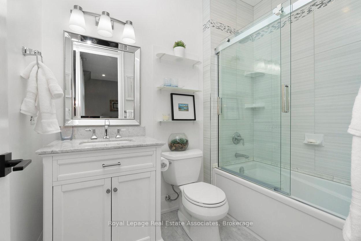 1285 Mineola Gardens