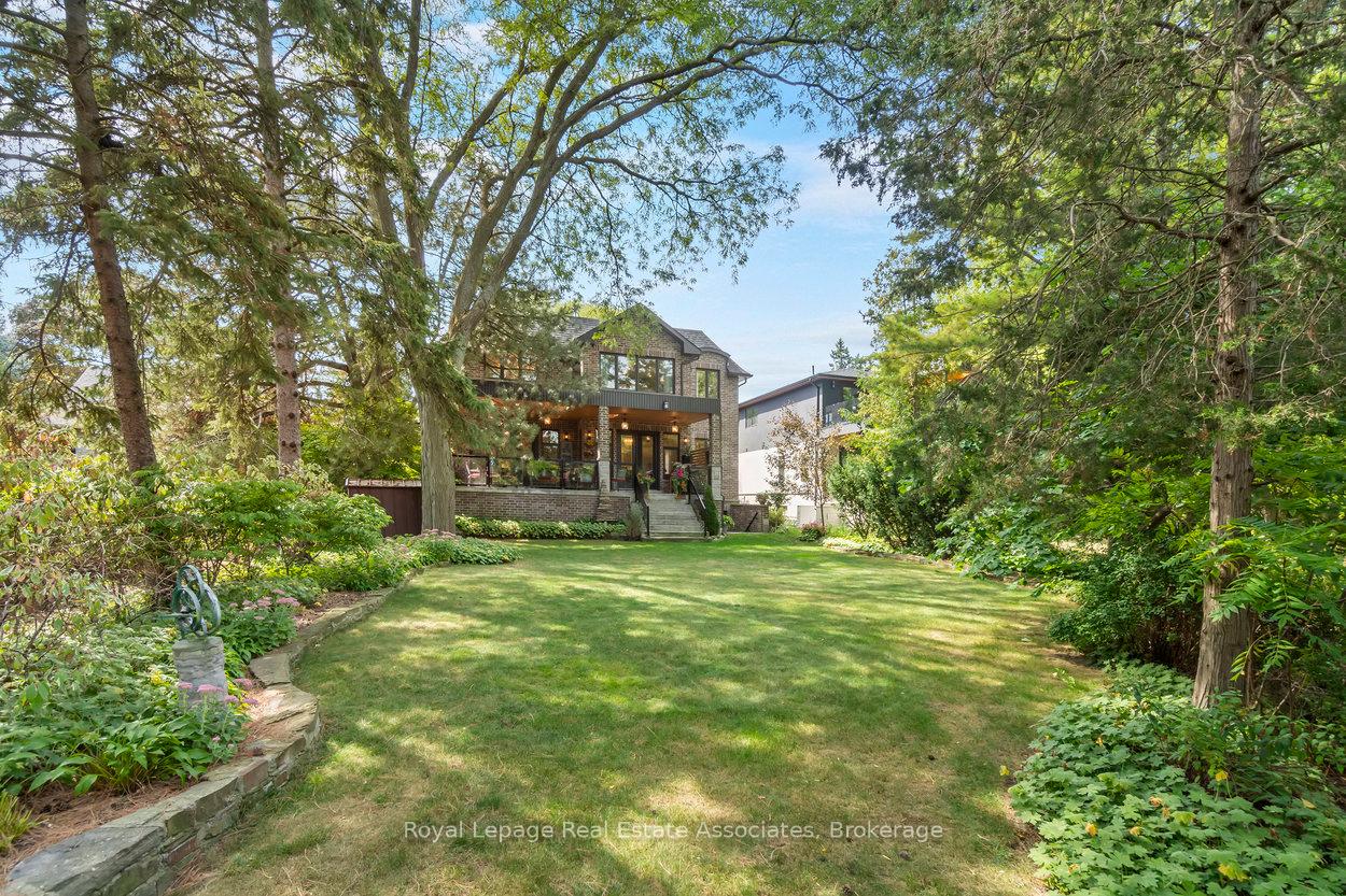 1285 Mineola Gardens