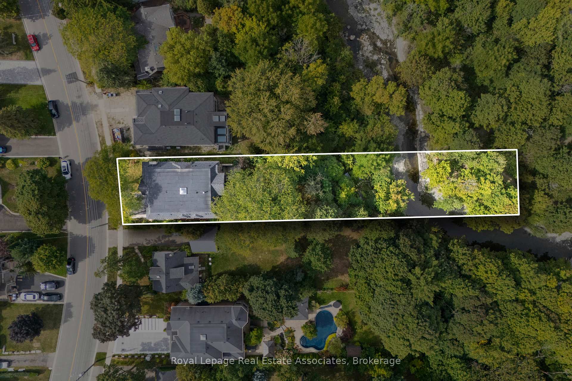 1285 Mineola Gardens