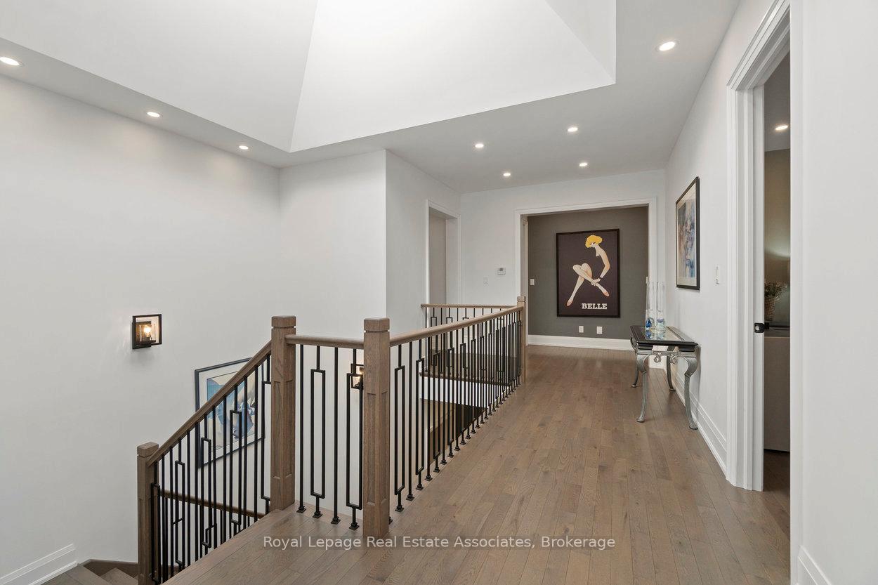 1285 Mineola Gardens