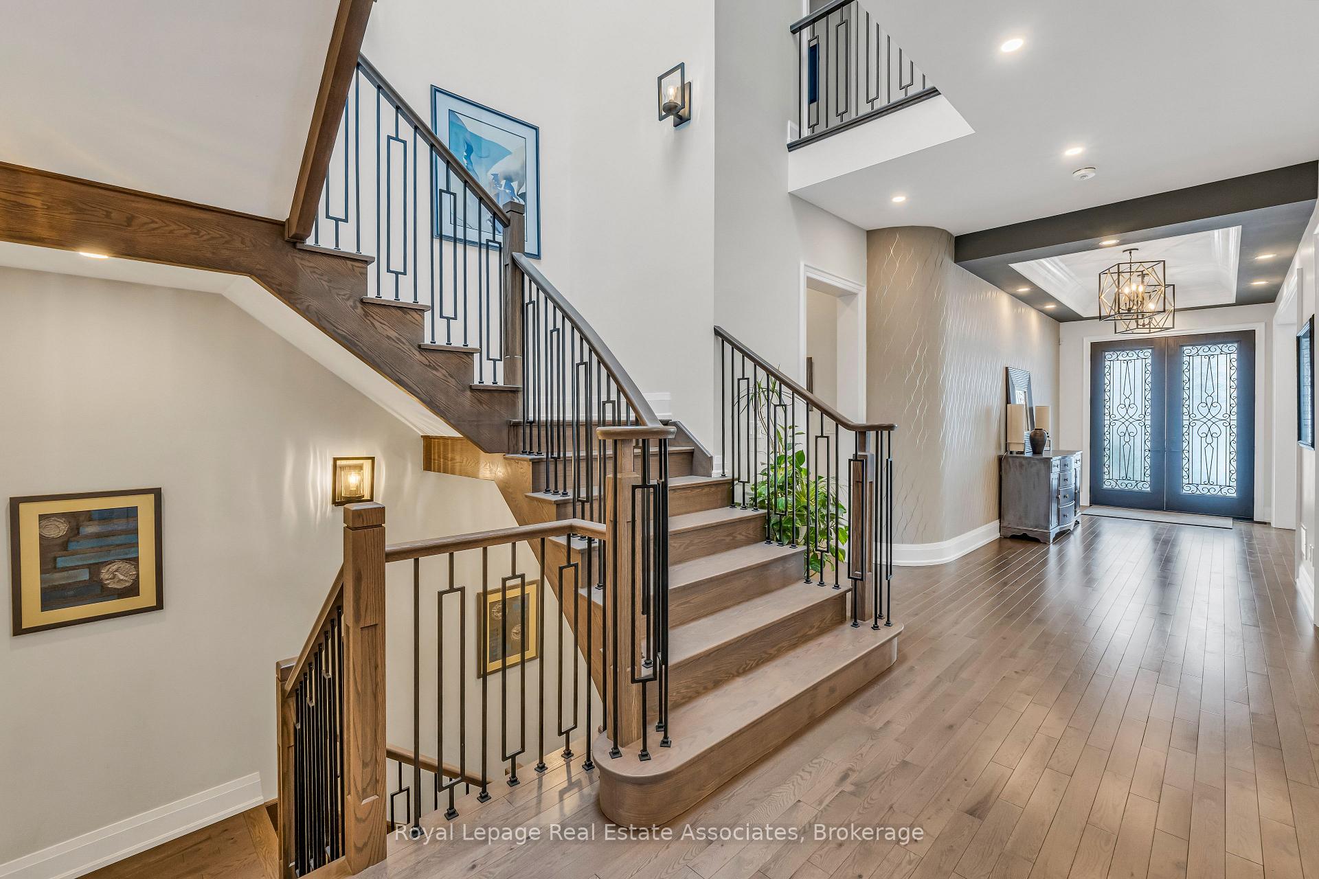 1285 Mineola Gardens