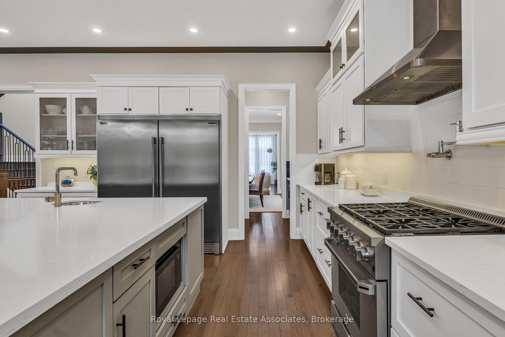 1285 Mineola Gardens