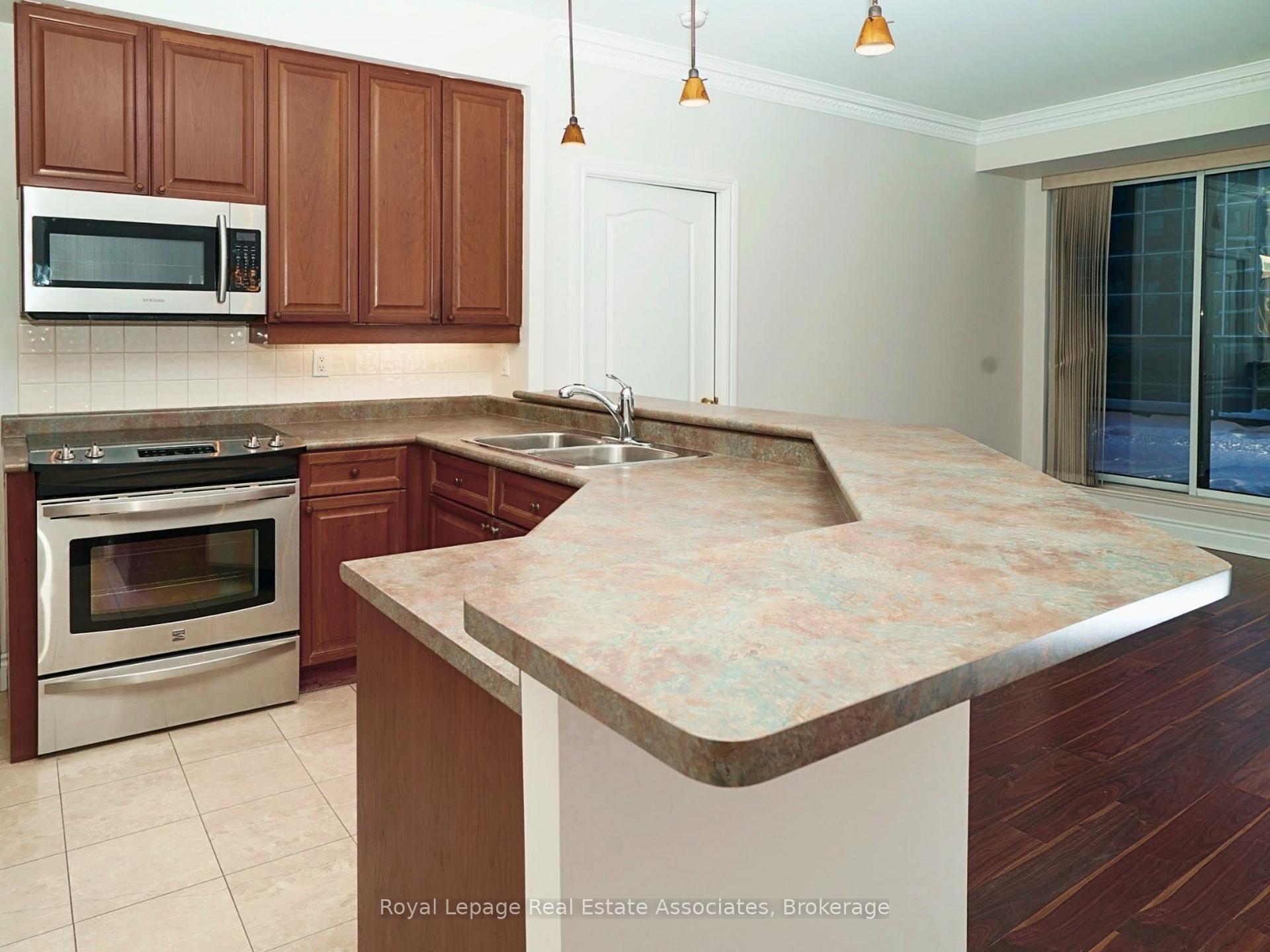 2 Aberfoyle Crescent 601