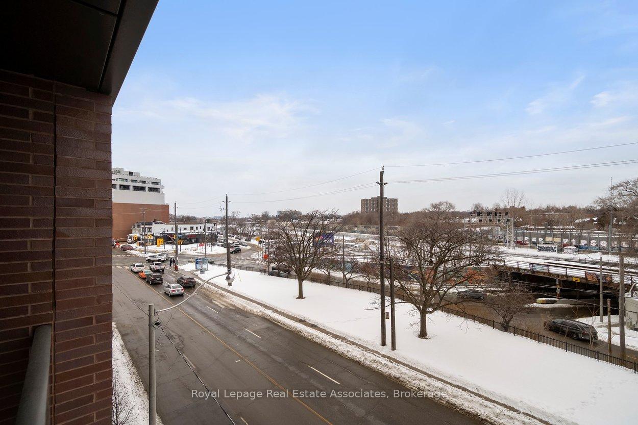 2625 Dundas Street W 409