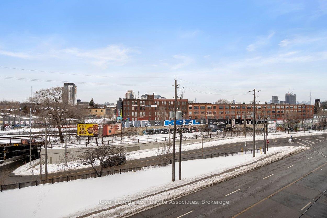 2625 Dundas Street W 409