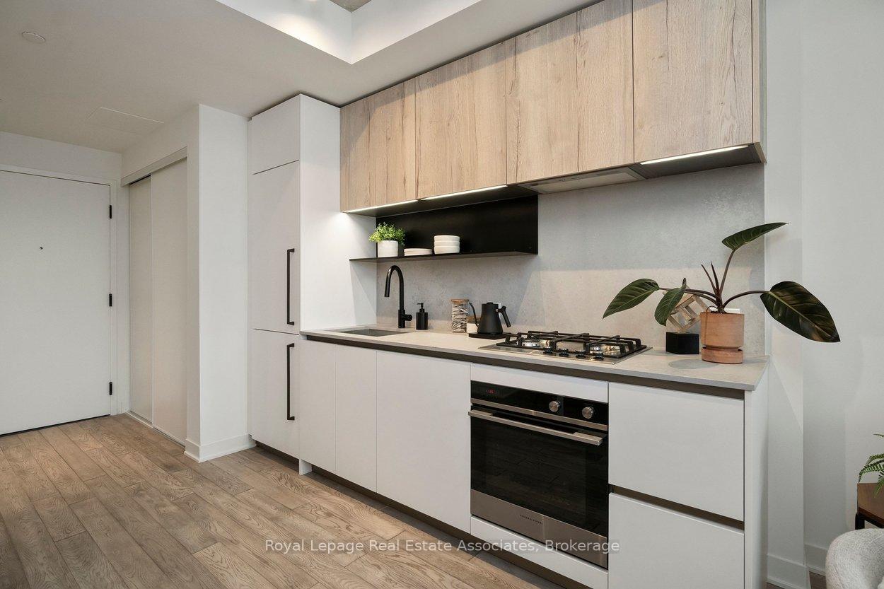 2625 Dundas Street W 409