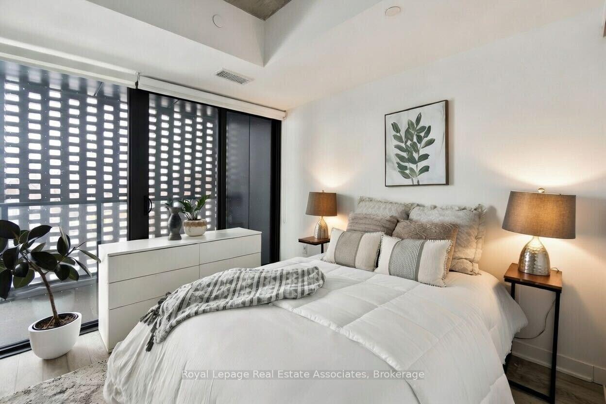 2625 Dundas Street W 409