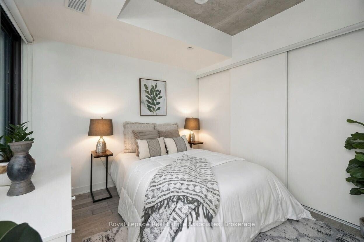 2625 Dundas Street W 409