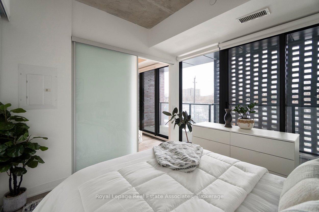 2625 Dundas Street W 409