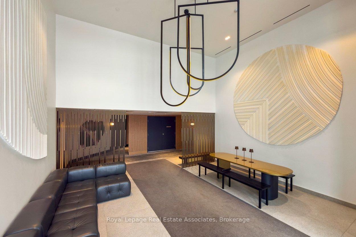 2625 Dundas Street W 409