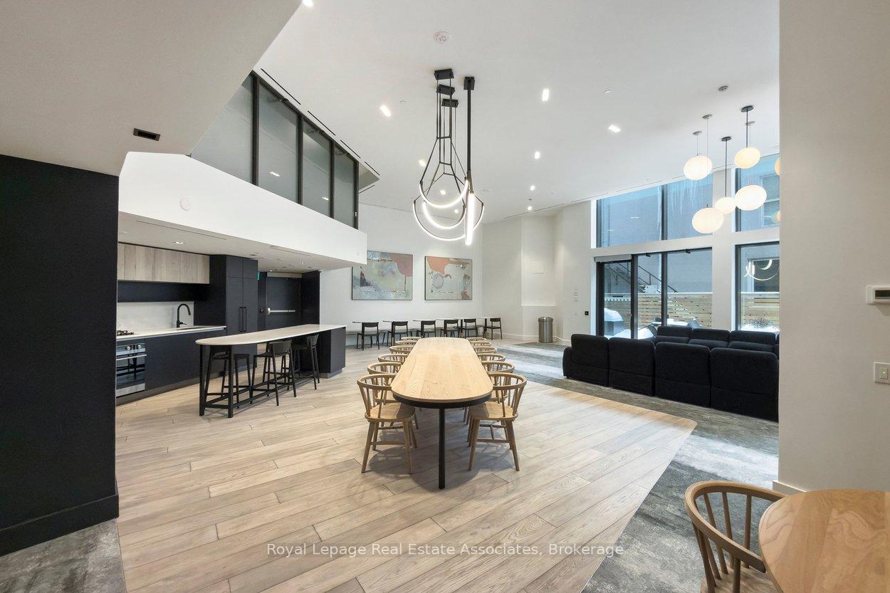 2625 Dundas Street W 409