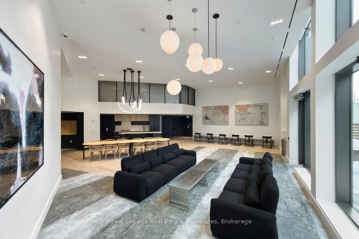 2625 Dundas Street W 409