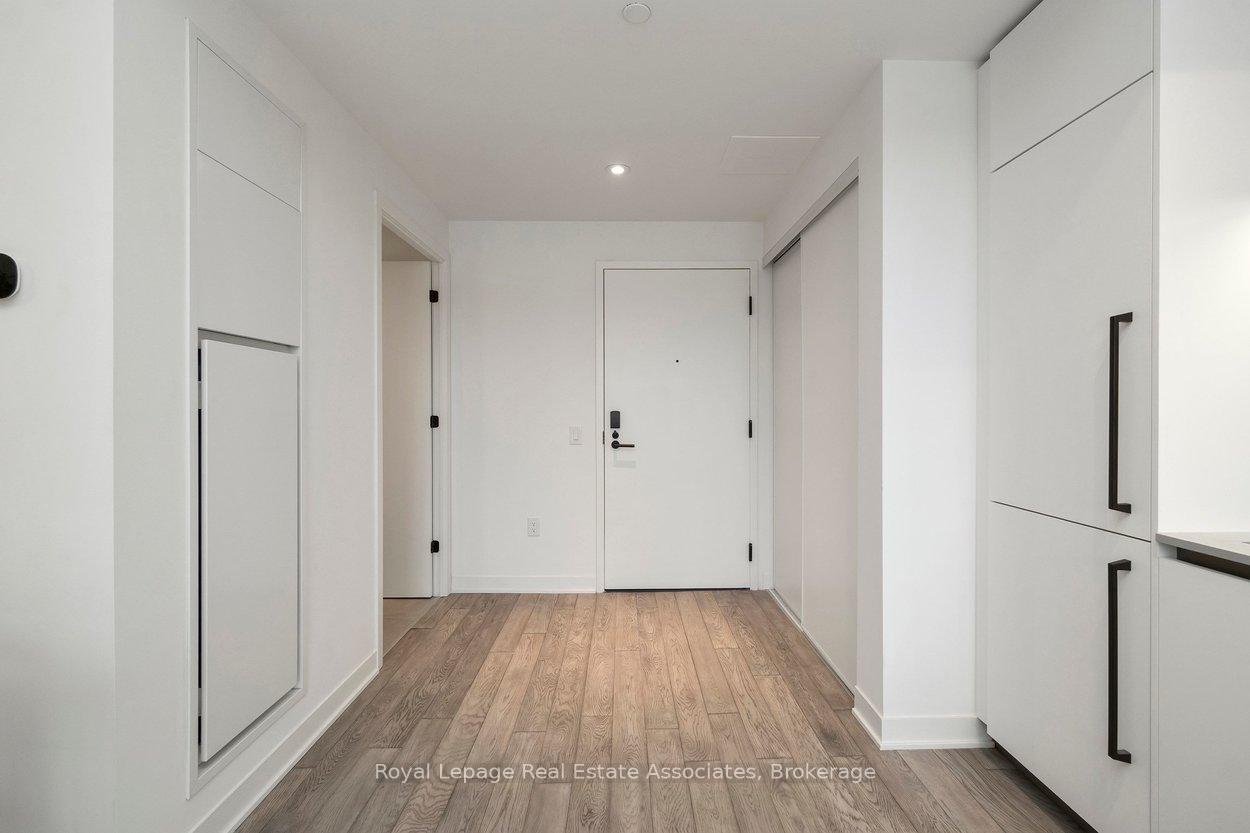 2625 Dundas Street W 409