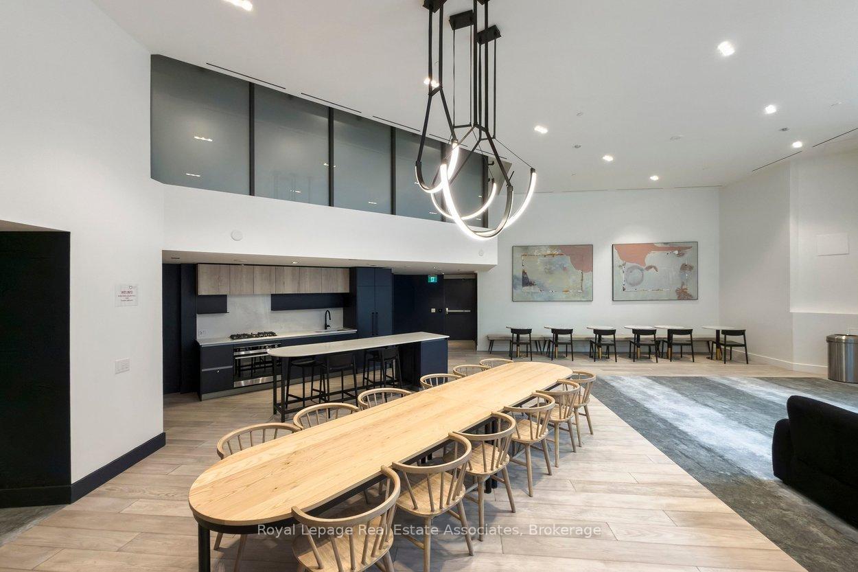 2625 Dundas Street W 409