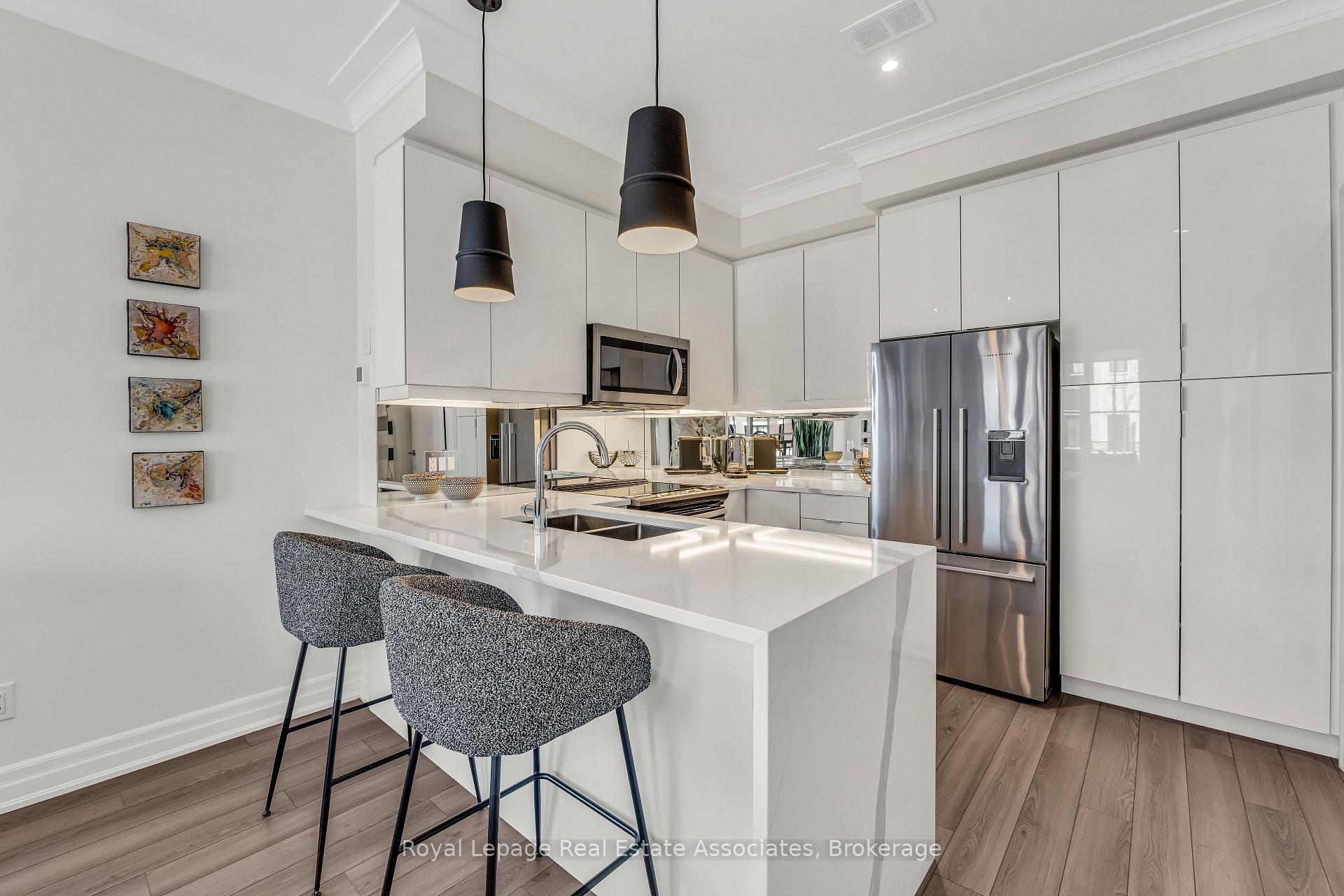 652 Cricklewood Drive 203