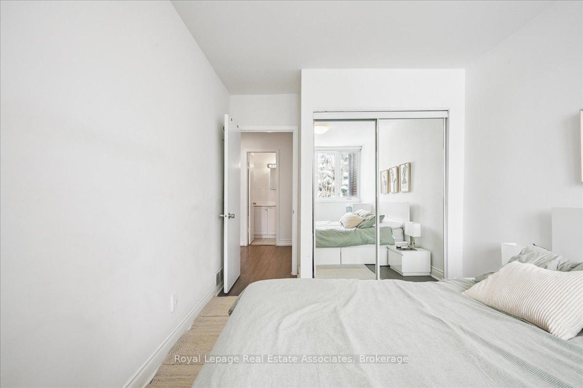 1230 Gripsholm Road 17, Mississauga, ON L4Y 2G9