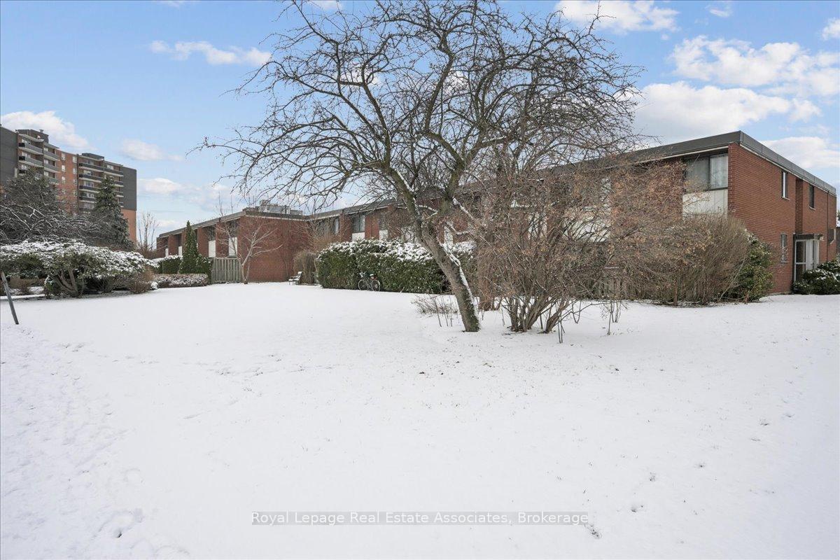 1230 Gripsholm Road 17, Mississauga, ON L4Y 2G9