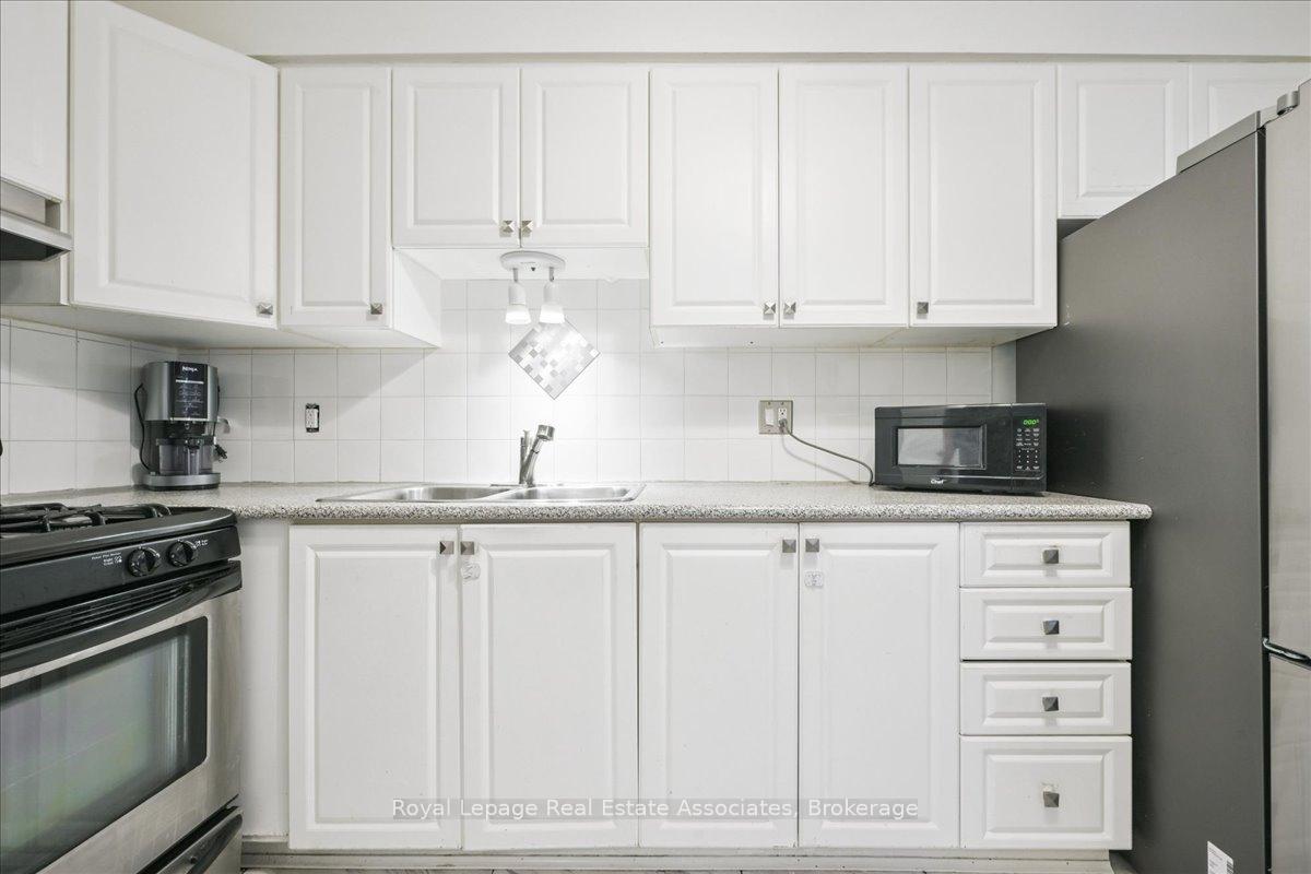 1230 Gripsholm Road 17, Mississauga, ON L4Y 2G9